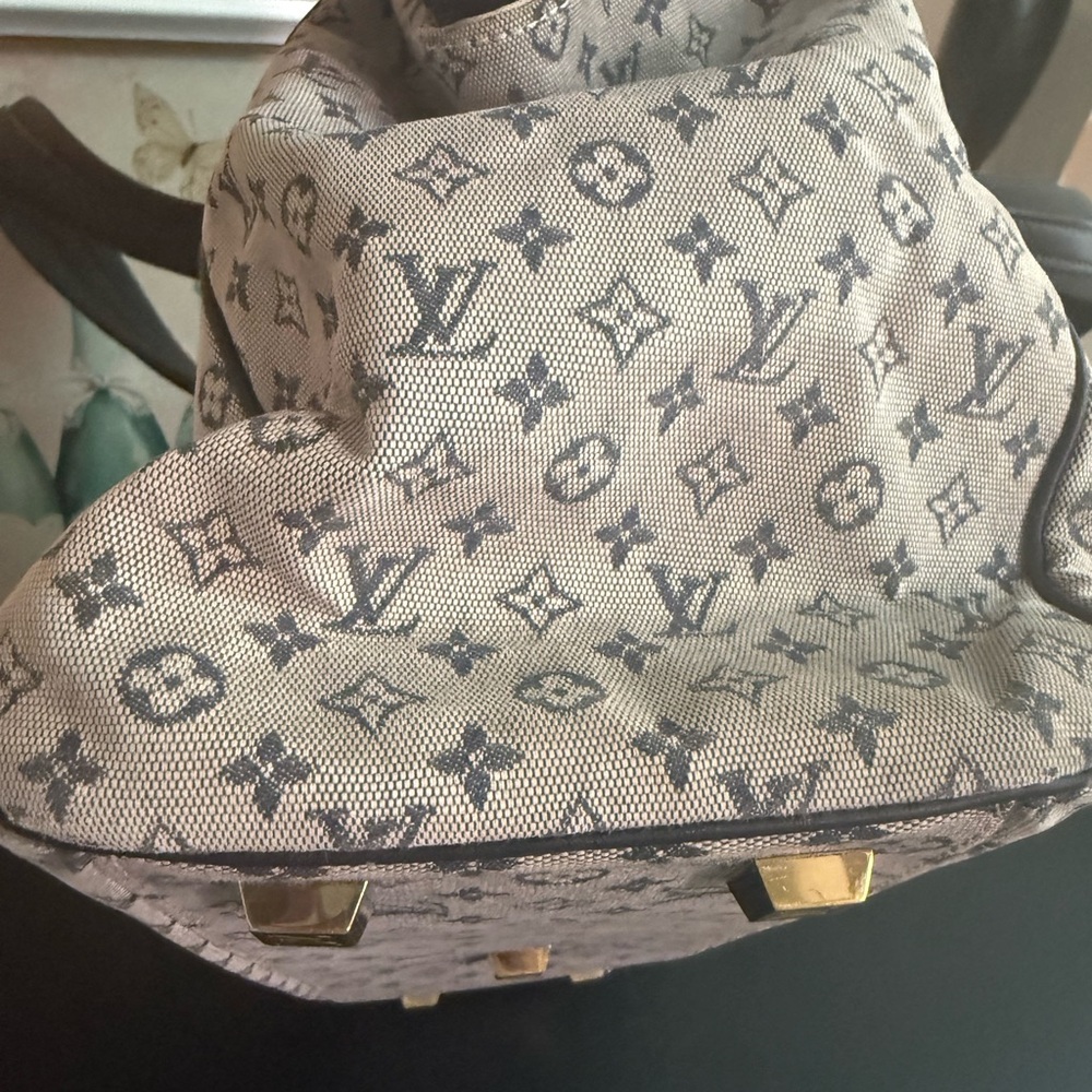 Louis Vuitton Beige Monogram Canvas Shoulder Bag with Black Trim - Picture 10 of 14